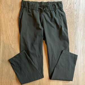 Lululemon On The Fly 7/8 Pant size 4 Olive green EUC